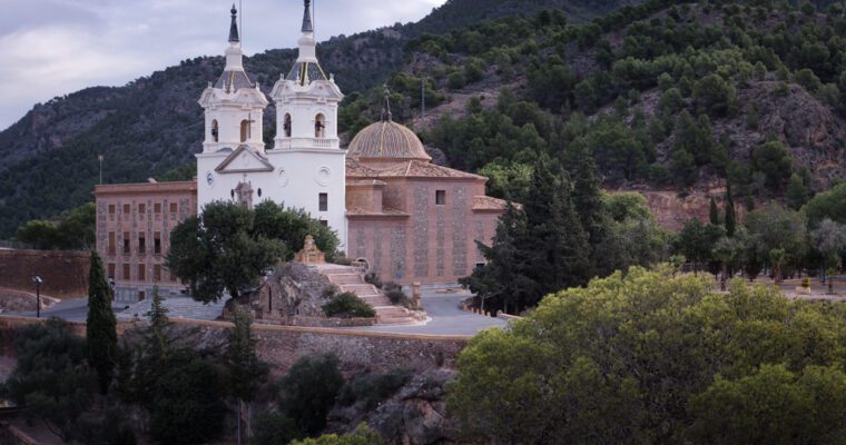 El Santuario de Fuensanta en Murcia: Un Lugar de Devoción y Belleza Natural